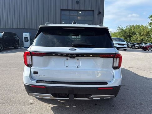 Used 2026 Ford Explorer Active w/ Active Comfort Package AWD/4WD image 4
