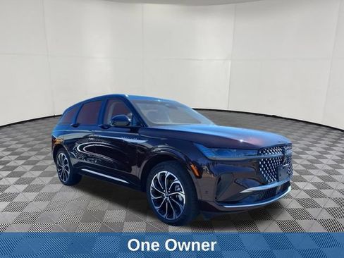 Used 2024 Lincoln Nautilus Reserve AWD/4WD image 3