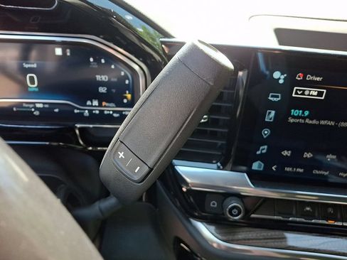 Used 2022 Chevrolet Silverado 1500 LT AWD/4WD image 20
