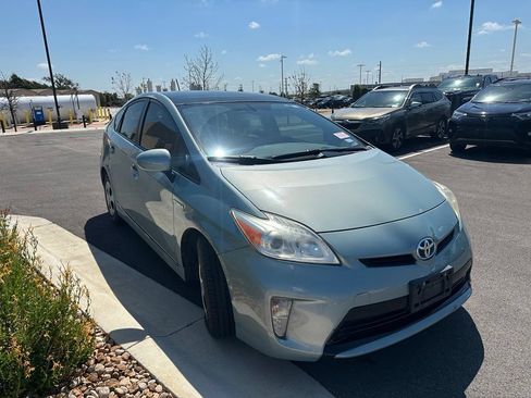 Used 2012 Toyota Prius Four w/ Deluxe Solar Roof Pkg FWD image 2