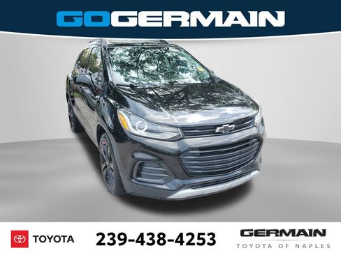 Used 2020 Chevrolet Trax LT w/ Sun & Sound Package FWD image 5