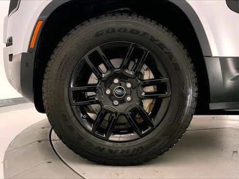 Used 2020 Land Rover Defender 110 SE image 8