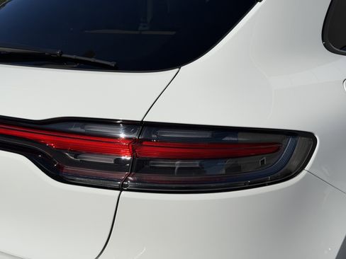 Certified 2022 Porsche Macan image 13