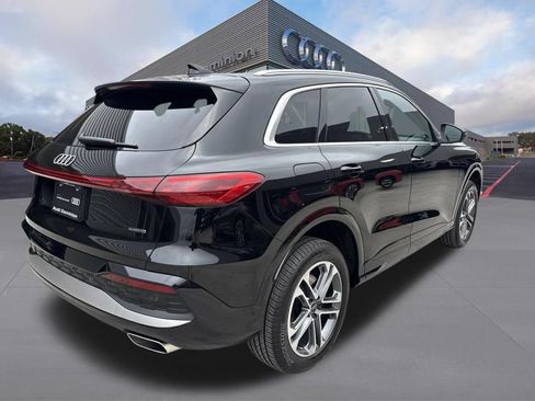 Certified 2025 Audi Q5 Premium w/ Convenience Package AWD/4WD image 5