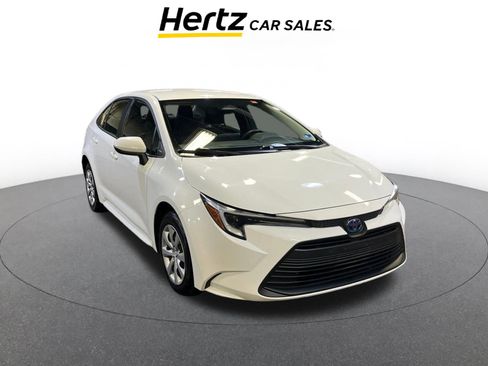 Used 2025 Toyota Corolla LE image 1