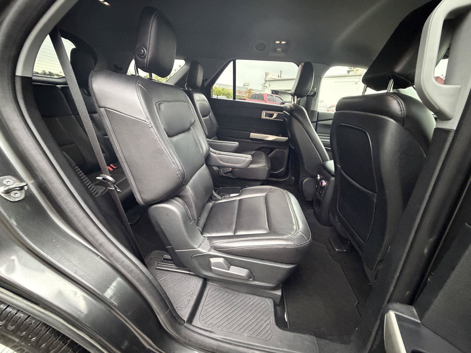 Used 2020 Ford Explorer XLT w/ Equipment Group 202A AWD/4WD image 27