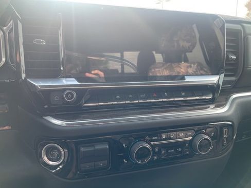 Used 2022 Chevrolet Silverado 1500 LT w/ All Star Edition Plus image 7