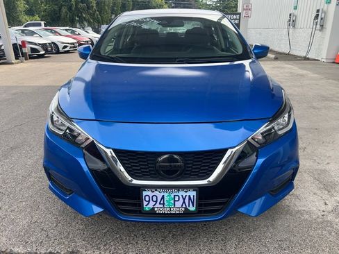 Used 2021 Nissan Versa SV FWD image 3