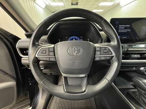 Used 2024 Toyota Grand Highlander XLE image 32