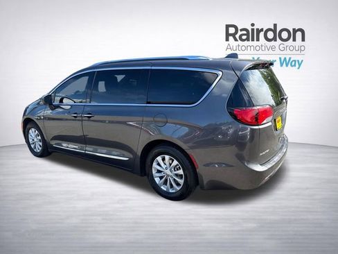 Used 2019 Chrysler Pacifica Touring-L FWD image 5