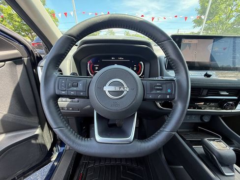 Used 2024 Nissan Rogue SL AWD/4WD image 9