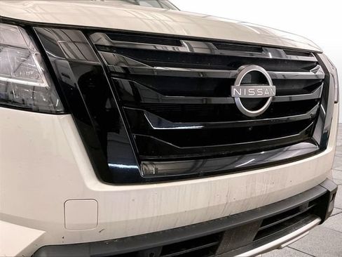 Used 2023 Nissan Pathfinder SL w/ Black Appearance Package AWD/4WD image 30