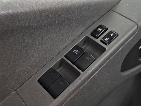 Used 2015 Nissan Frontier SV image 26