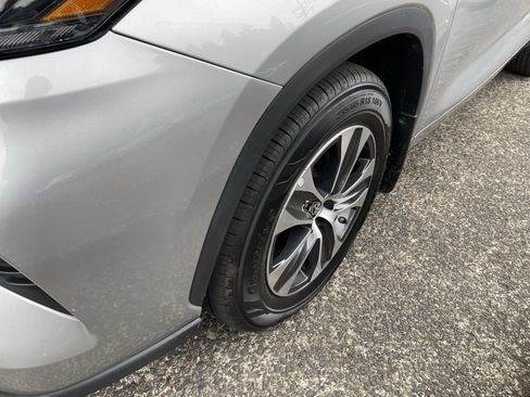 Certified 2024 Toyota Highlander XLE AWD/4WD image 9