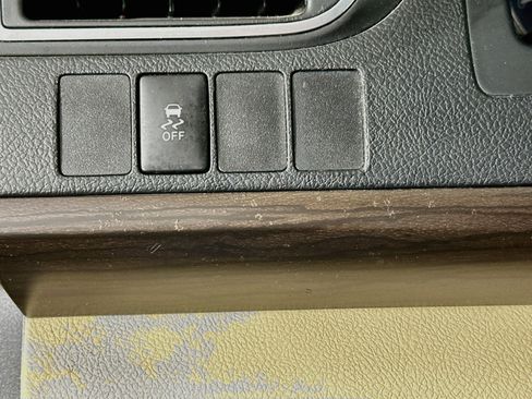 Used 2017 Toyota Camry LE w/ Moonroof Package FWD image 16