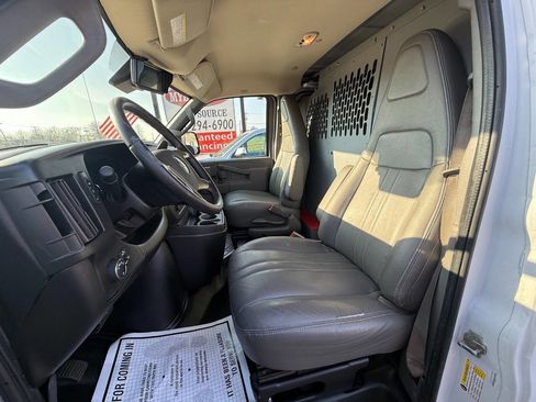 Used 2019 Chevrolet Express 3500 w/ Driver Convenience Package image 8