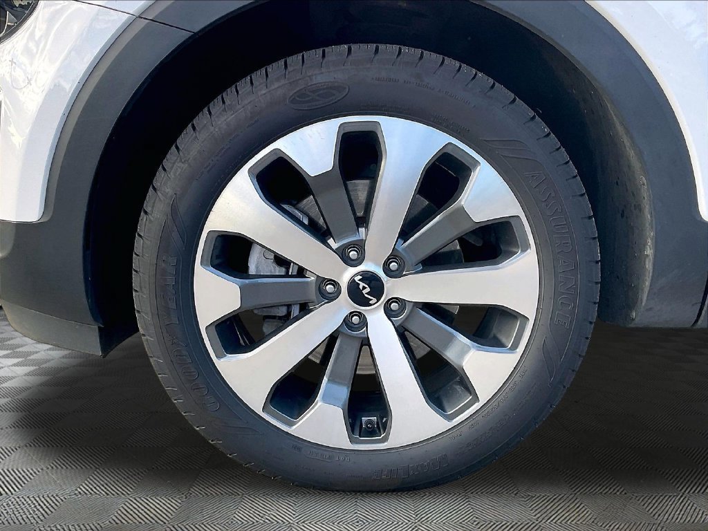 Certified 2022 Kia Telluride EX w/ EX Premium Package AWD/4WD image 7