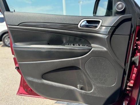 Used 2020 Jeep Grand Cherokee Laredo image 27