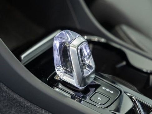 New 2025 Volvo XC40 B5 Plus image 16