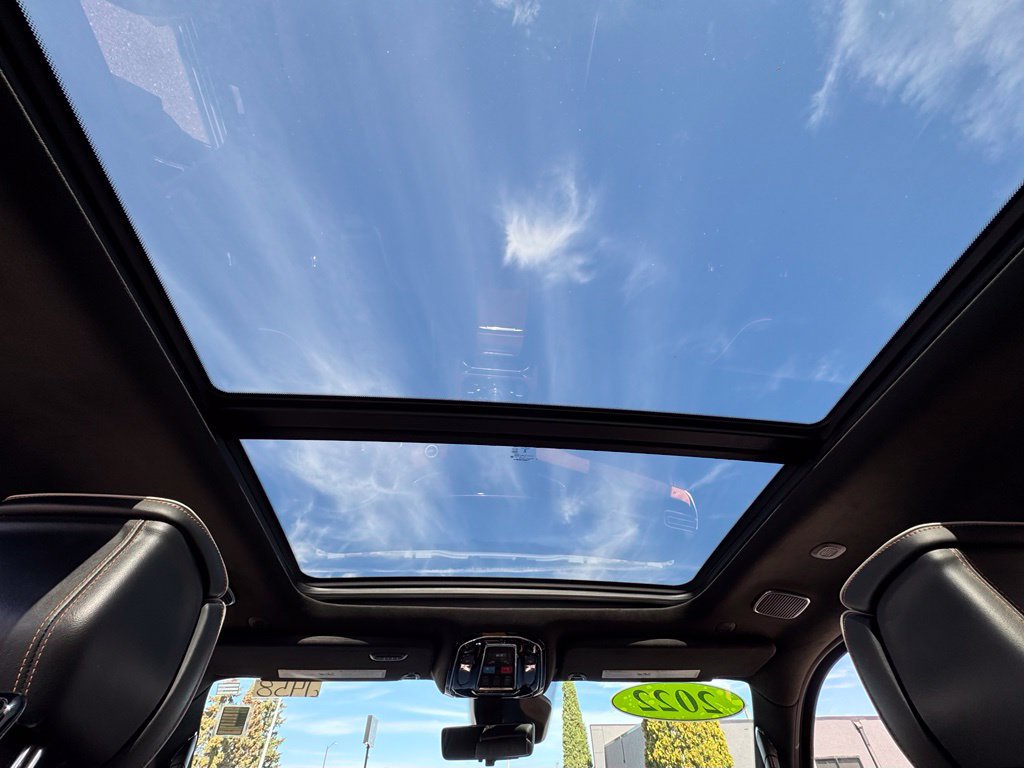 Used 2022 Jeep Grand Wagoneer Series III w/ Rear-Seat Entertainment Group AWD/4WD image 38