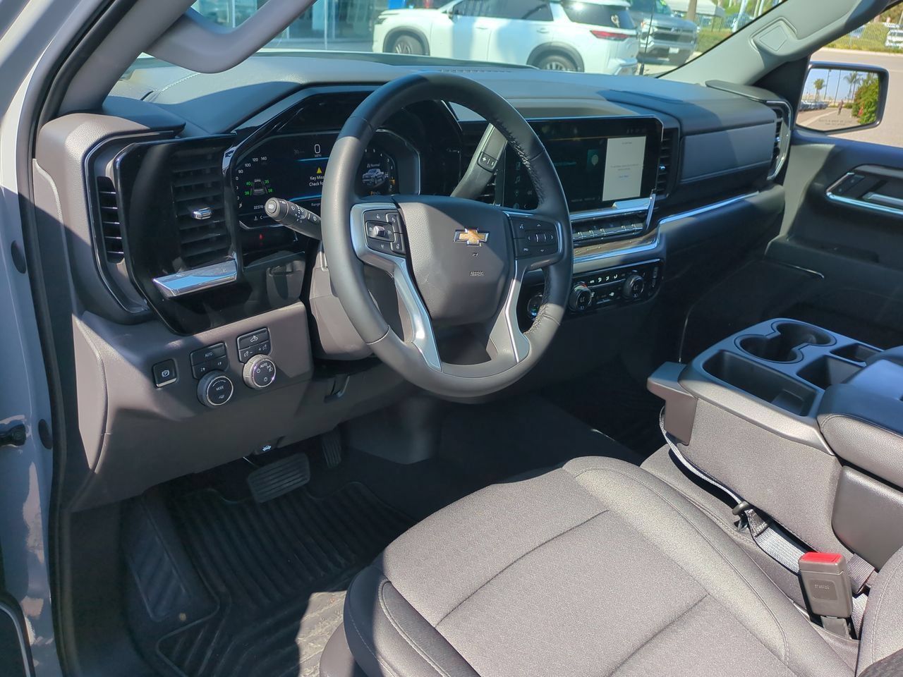 Used 2024 Chevrolet Silverado 1500 LT AWD/4WD image 10