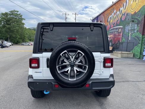 Used 2024 Jeep Wrangler Unlimited AWD/4WD image 4