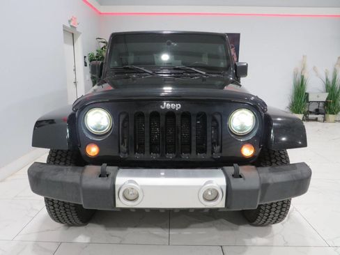 Used 2014 Jeep Wrangler Unlimited Sahara image 9