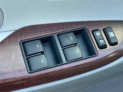 Used 2013 Toyota Sienna XLE image 12