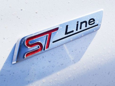 Used 2025 Ford Explorer ST-Line image 9