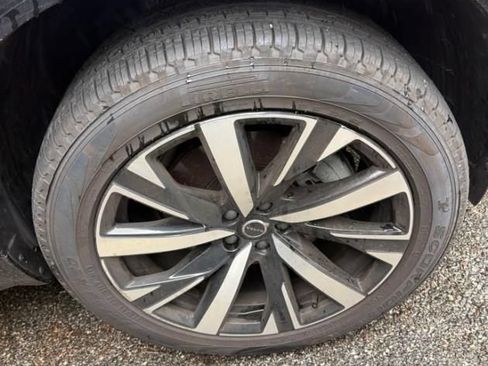 Used 2025 Volvo XC90 B5 Core AWD/4WD image 6