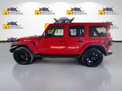 Used 2025 Jeep Wrangler Unlimited Sahara image 8