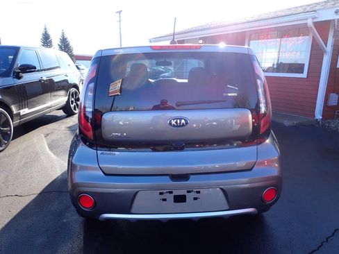 Used 2017 Kia Soul + image 5