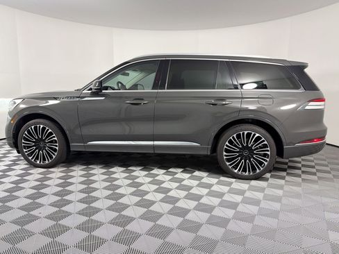 Used 2023 Lincoln Aviator Black Label AWD/4WD image 2