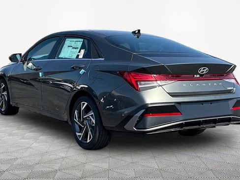 New 2026 Hyundai Elantra Limited FWD image 4