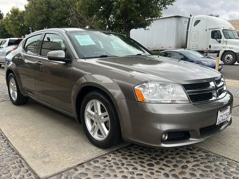 Used 2013 Dodge Avenger SXT FWD image 3