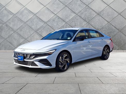 Certified 2025 Hyundai Elantra Sport image 3