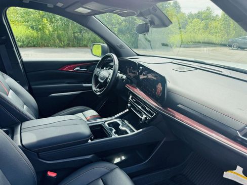 Used 2024 Chevrolet Traverse RS w/ LPO, Floor Liner Package image 33