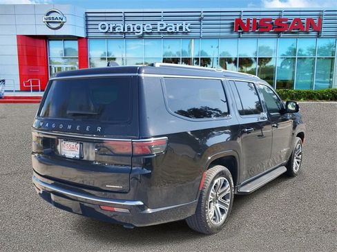 Used 2024 Jeep Wagoneer L Series II image 2