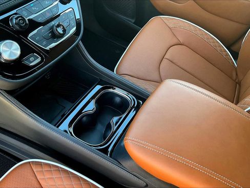 New 2026 Chrysler Pacifica Pinnacle image 7