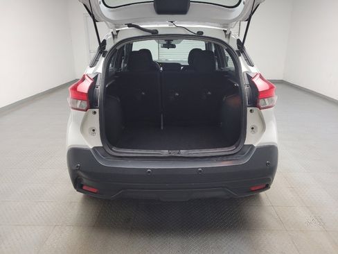 Used 2020 Nissan Kicks S image 29