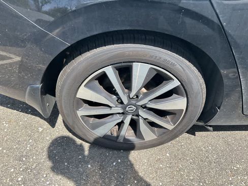 Used 2020 Nissan Sentra SV w/ SV Premium Package image 7