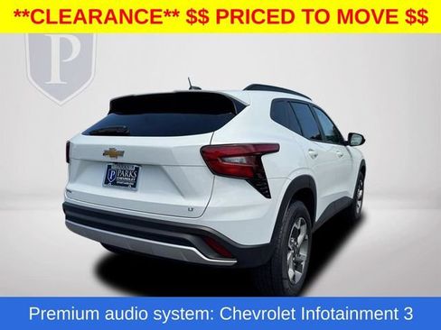 Used 2025 Chevrolet Trax LT FWD image 8