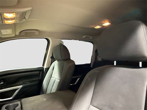 Used 2017 Nissan Titan SV image 20