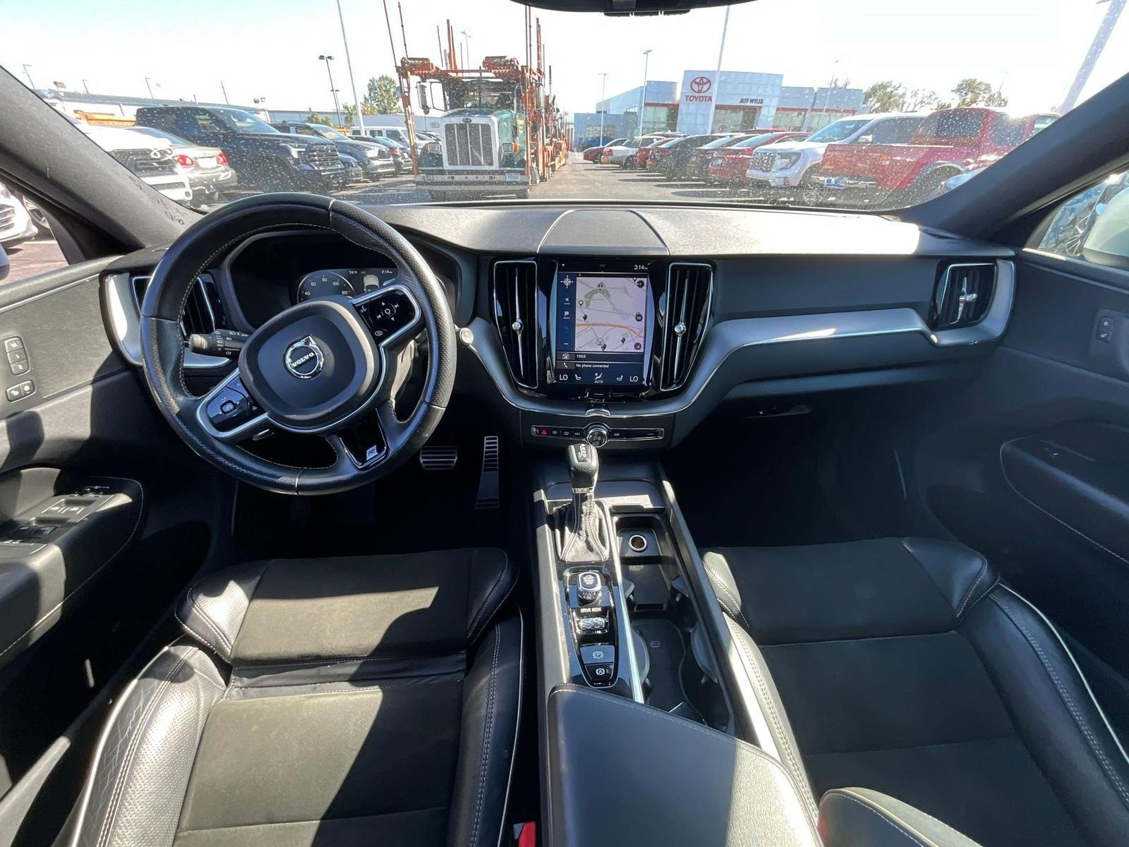 Used 2018 Volvo XC60 T5 R-Design w/ Convenience Package AWD/4WD image 7