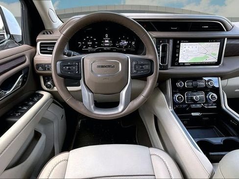 Used 2023 GMC Yukon XL Denali AWD/4WD image 5