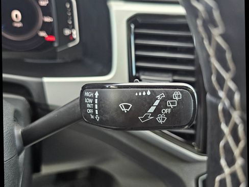 Used 2022 Volkswagen Atlas Cross Sport SE image 19