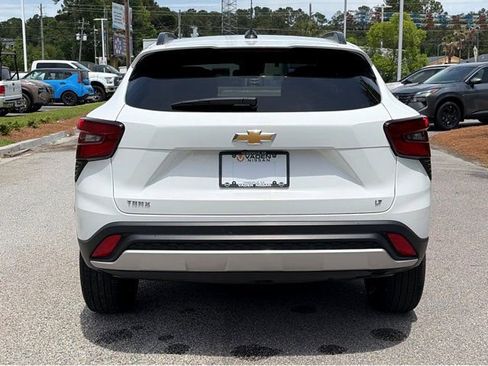 Used 2025 Chevrolet Trax LT FWD image 20