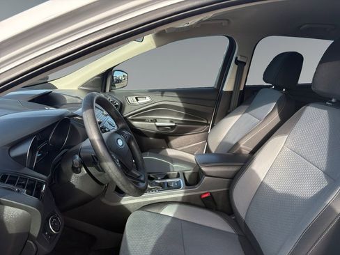 Used 2017 Ford Escape SE image 9