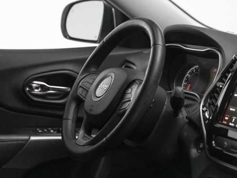 Used 2019 Jeep Cherokee Limited image 34