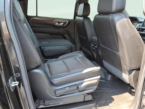 Used 2021 Chevrolet Suburban High Country AWD/4WD image 11